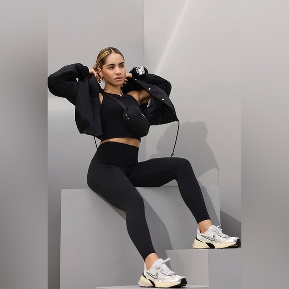 Nike OneWomen's High-Waisted 7/8 Leggings with Pockets